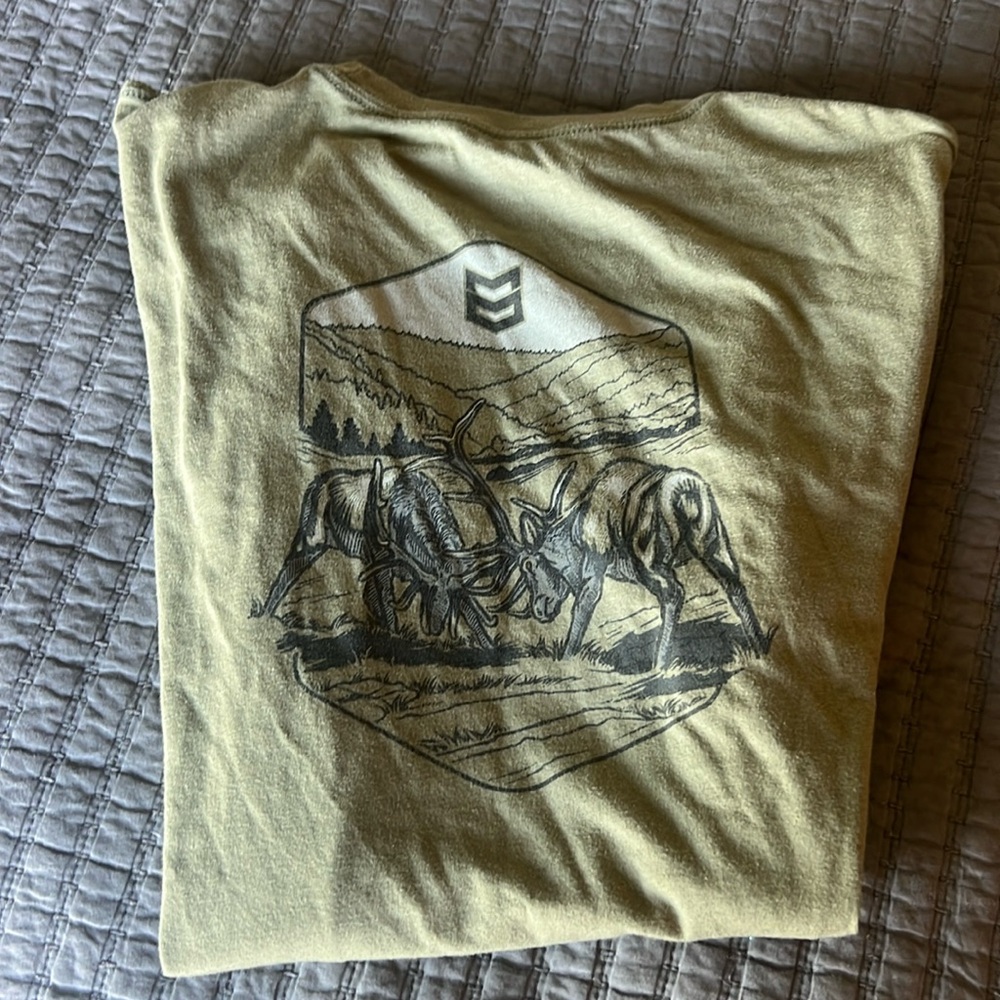 Men’s Mountain Ops Size Large elk tee